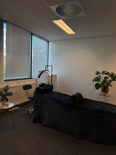 Rustige behandelruimte van Florine X Beauty